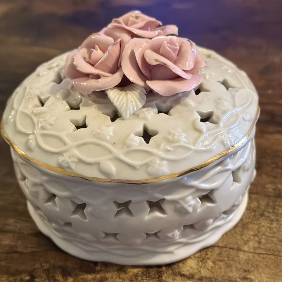 Vintage Ceramic Potpourrie Jewelry Trinket Box Lid Capodimonte Style Roses - Picture 4 of 16